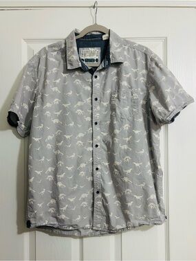 Men’s Short-Sleeve Button-Down Shirt in Light Gray Dinosaur Print